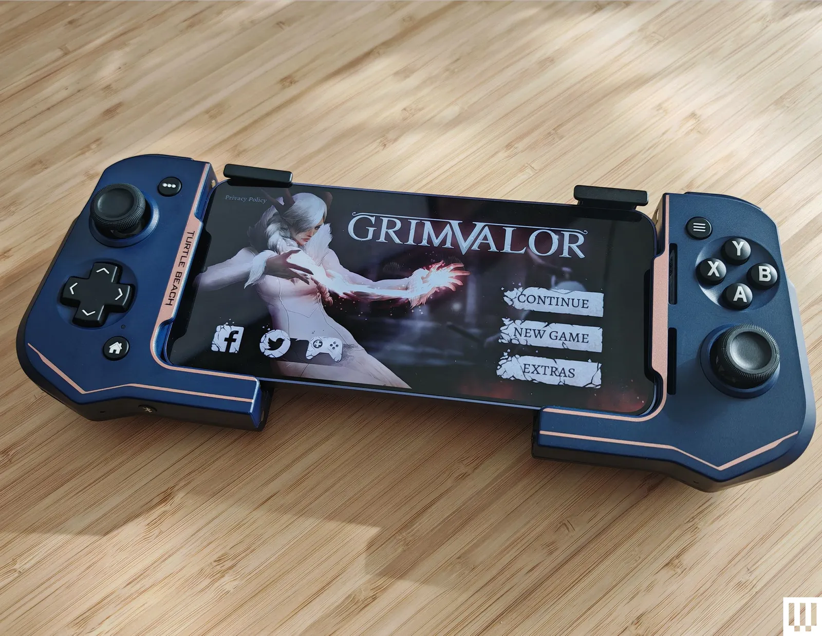 Turtle_Beach_Atom_2-Mobile-Game-Controller-Reviewer-Photo-SOURCE-Simon-Hill (1)